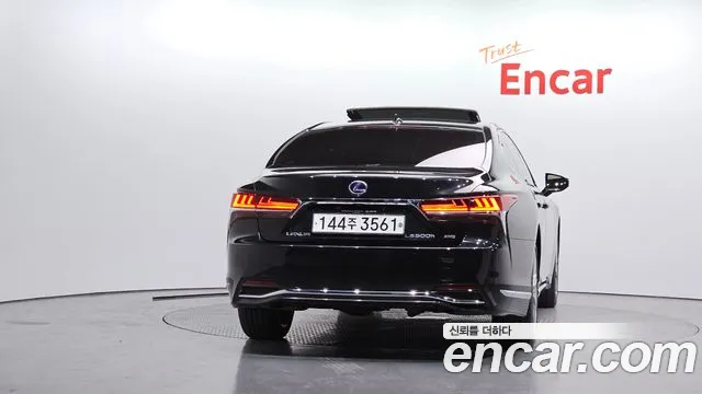Lexus LS 500h 2019 thumb 10