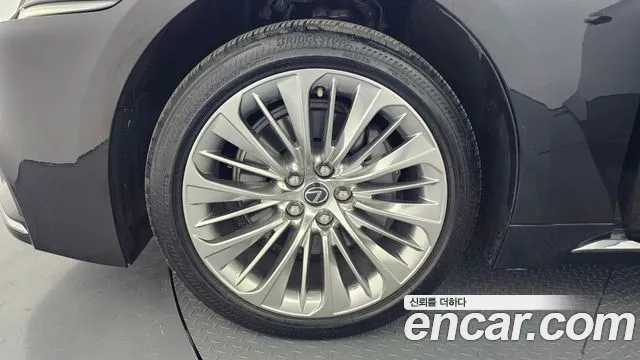 Lexus LS 500h 2019 thumb 7