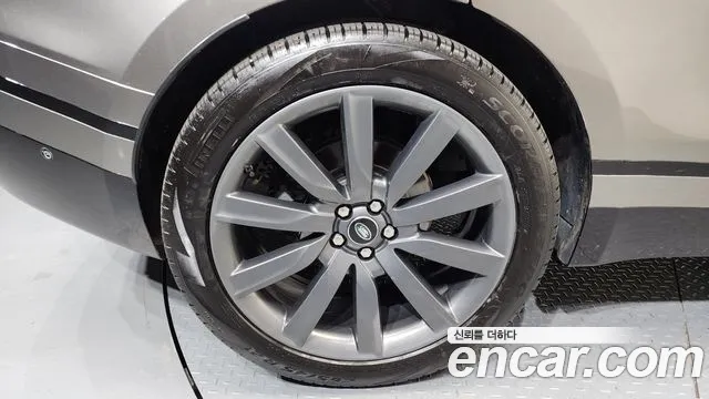 Land Rover Range Rover Velar 2019 thumb 3