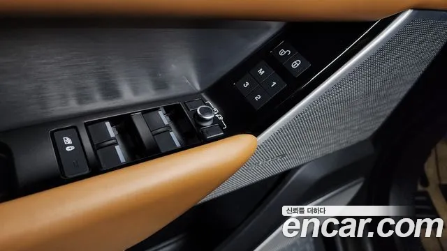 Land Rover Range Rover Velar 2019 thumb 2