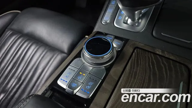 Genesis G90 2019 thumb 11