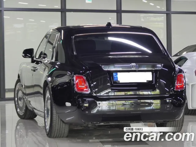 Rolls-Royce Phantom 2021 thumb 12