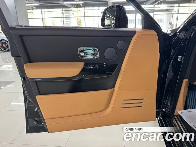 Rolls-Royce Phantom 2021 thumb 3