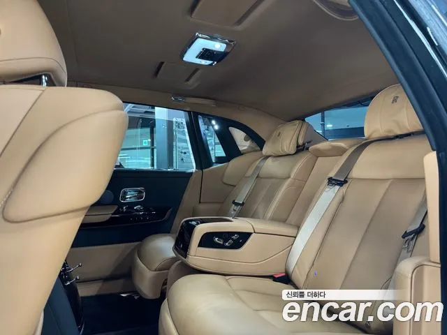 Rolls-Royce Phantom 2021 thumb 9