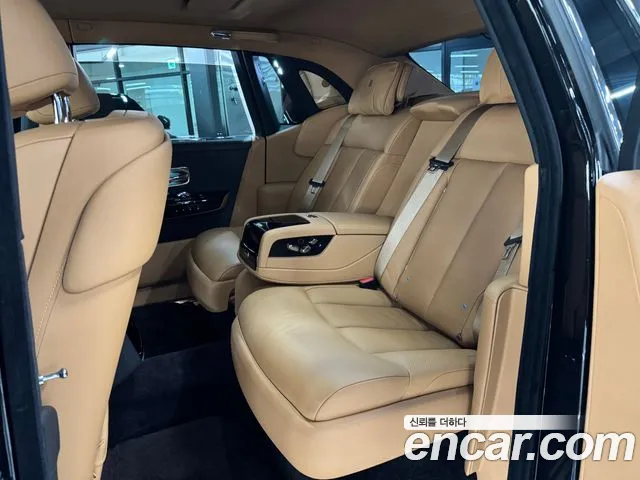 Rolls-Royce Phantom 2021 thumb 6