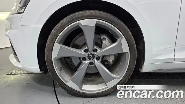 Audi A5 2019 thumb 9