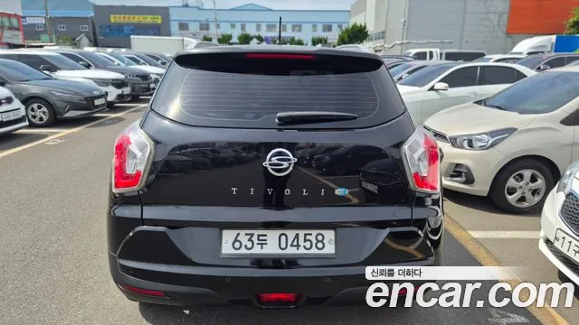 KGM Tivoli 2015 thumb 11