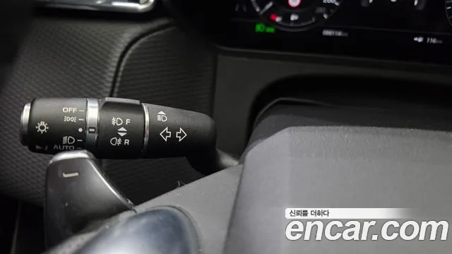 Land Rover Range Rover Velar 2019 thumb 11
