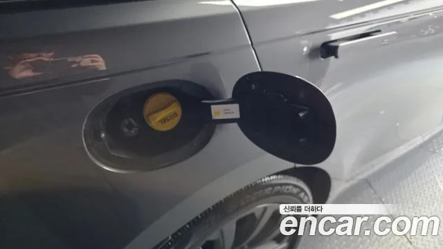 Land Rover Range Rover Velar 2019 thumb 9