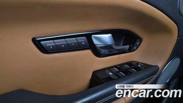 Land Rover Range Rover Evoque 2019 thumb 12
