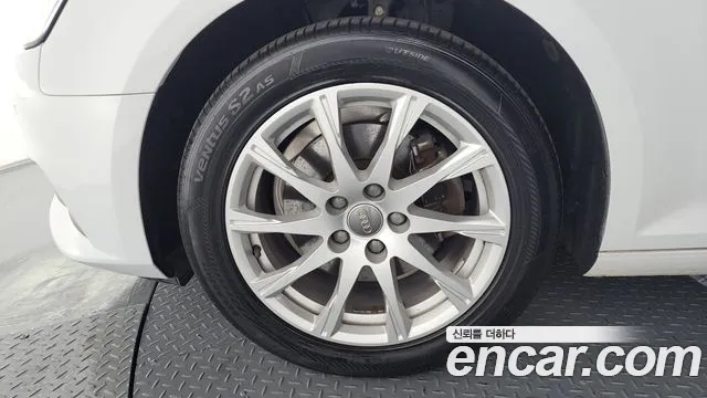 Audi A4 2019 thumb 4