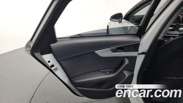 Audi A4 2019 thumb 5