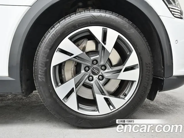 Audi Q8 e-tron 2024 thumb 5