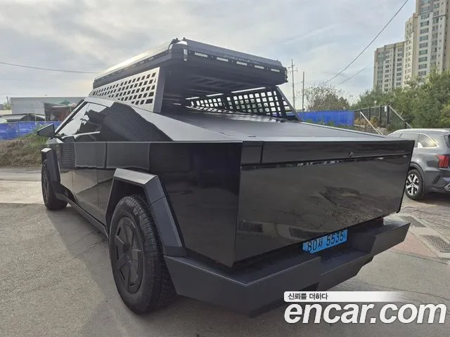 Tesla Cybertruck 2024 thumb 6