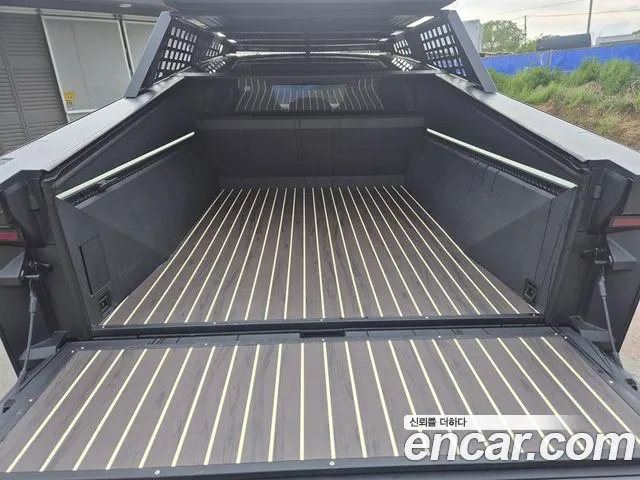 Tesla Cybertruck 2024 thumb 7