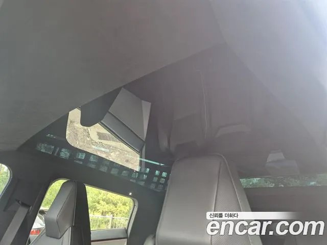 Tesla Cybertruck 2024 thumb 2