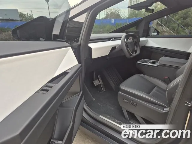Tesla Cybertruck 2024 thumb 5