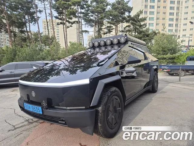 Tesla Cybertruck 2024 thumb 8