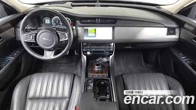 Jaguar XF 2019 thumb 5