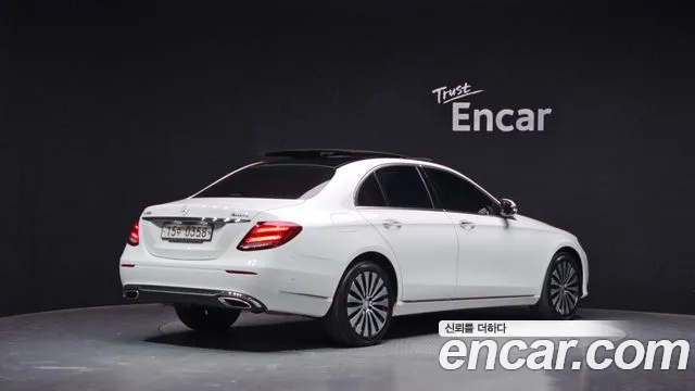 Mercedes-Benz E-Class 2016 thumb 3