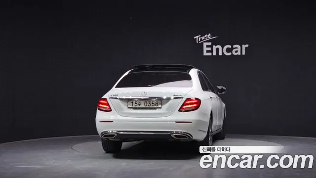 Mercedes-Benz E-Class 2016 thumb 8