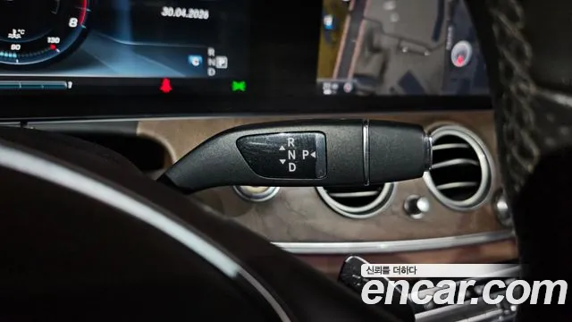 Mercedes-Benz E-Class 2016 thumb 4
