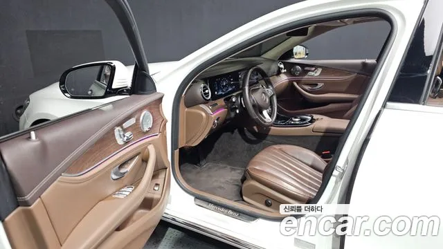 Mercedes-Benz E-Class 2016 thumb 10