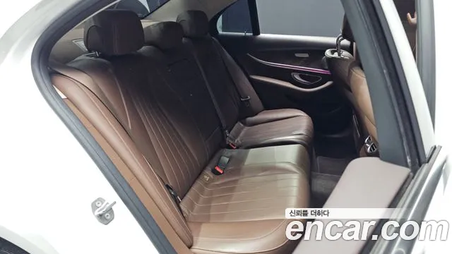 Mercedes-Benz E-Class 2016 thumb 9