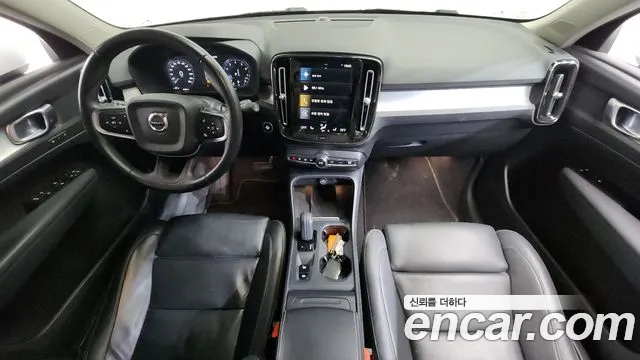 Volvo XC40 2021 thumb 4