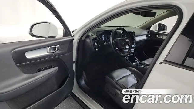 Volvo XC40 2021 thumb 6