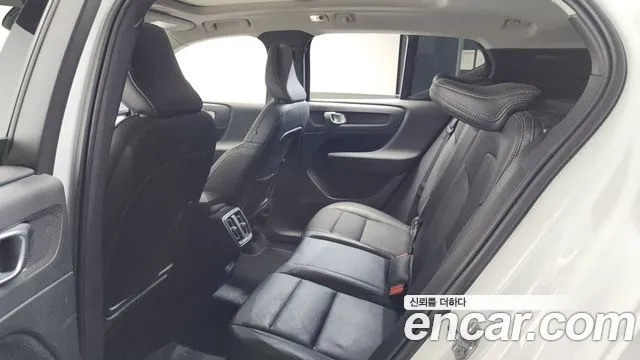 Volvo XC40 2021 thumb 2