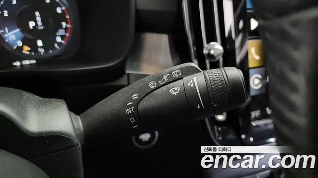 Volvo XC40 2021 thumb 3
