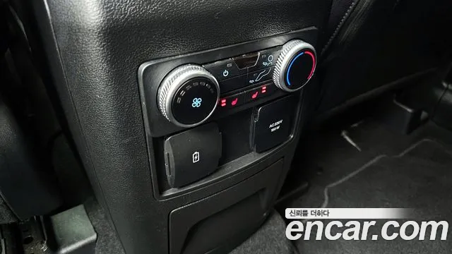 Ford Explorer 2023 thumb 10