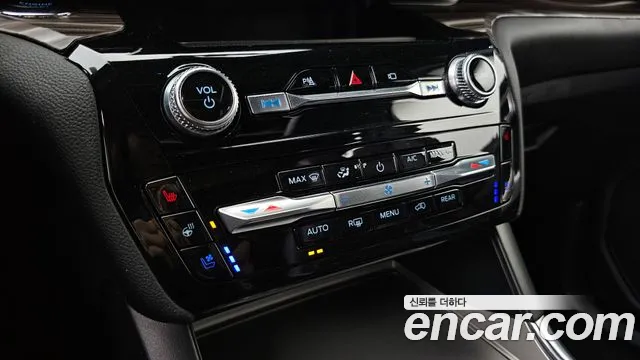Ford Explorer 2023 thumb 8