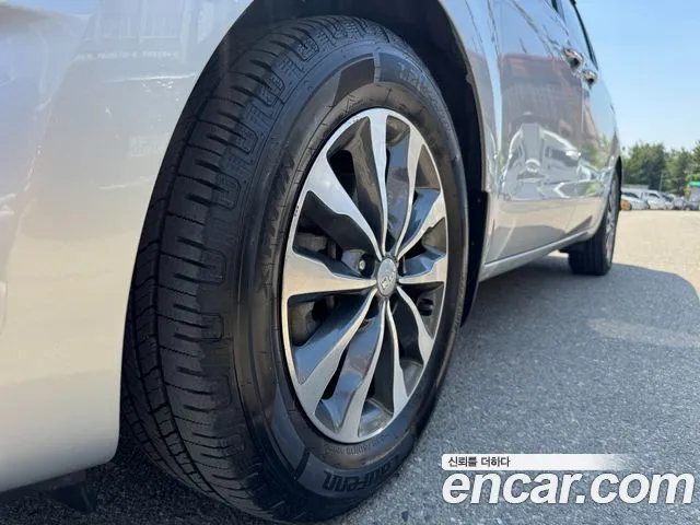 Kia Carnival 2016 thumb 5