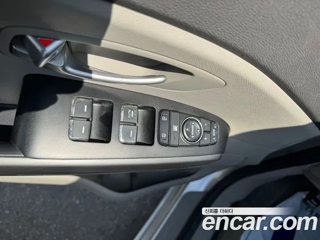 Kia Carnival 2016 thumb 2