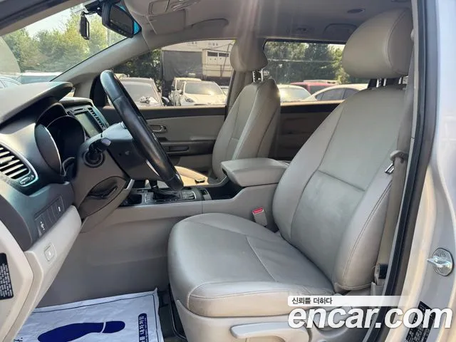Kia Carnival 2016 thumb 4