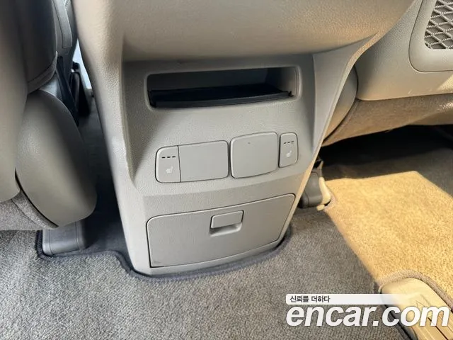 Kia Carnival 2016 thumb 9