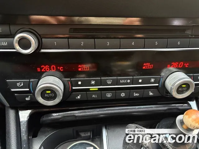 BMW 5 серии Gran Turismo 2011 thumb 9