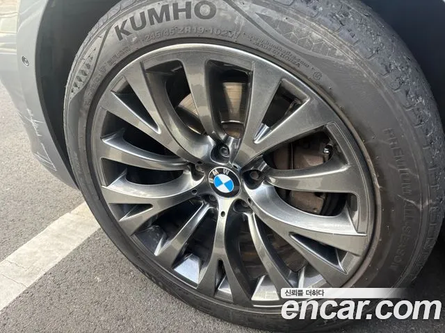 BMW 5 серии Gran Turismo 2011 thumb 11