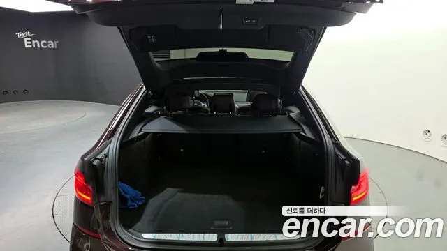 BMW 6 серии Gran Turismo 2020 thumb 8