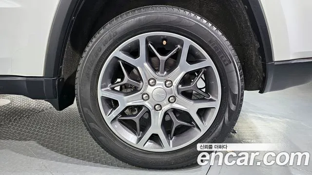 Jeep Grand Cherokee 2019 thumb 4