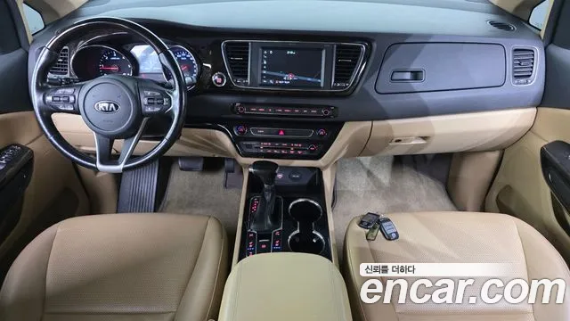 Kia Carnival 2018 thumb 2