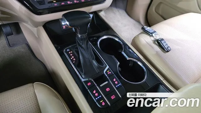 Kia Carnival 2018 thumb 10