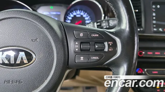 Kia Carnival 2018 thumb 9