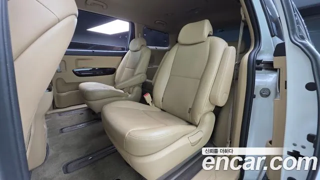 Kia Carnival 2018 thumb 3
