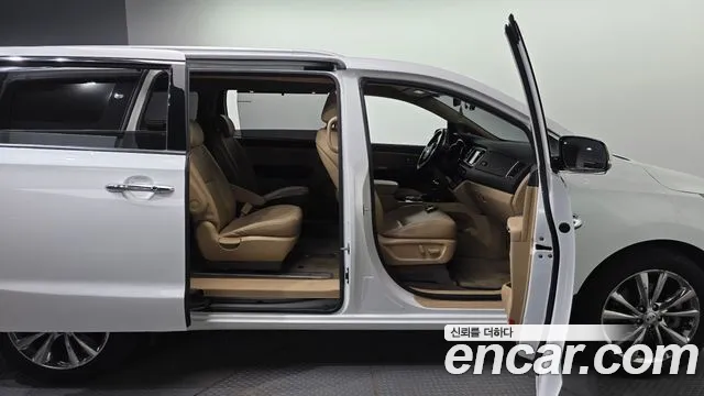 Kia Carnival 2018 thumb 11