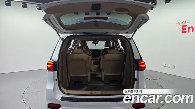 Kia Carnival 2018 thumb 4