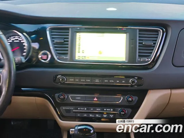 Kia Carnival 2016 thumb 7