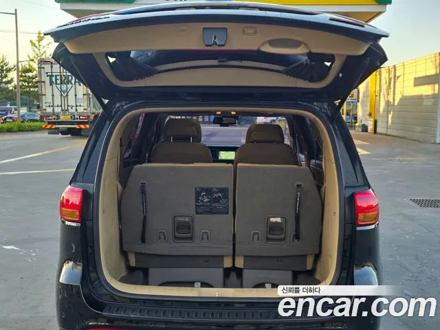 Kia Carnival 2016 thumb 9